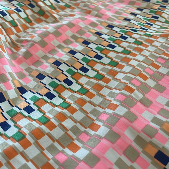 Interesting neon high waisted shorts - Picture 3 of 4